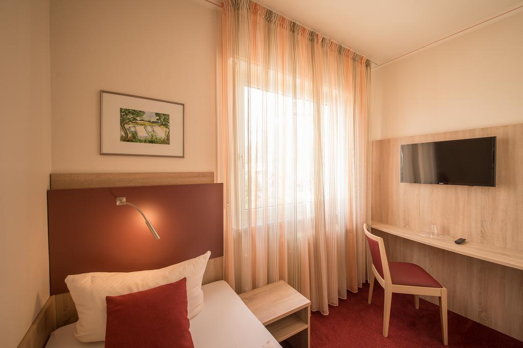 Hotel Leander Bitburg Ngoại thất bức ảnh